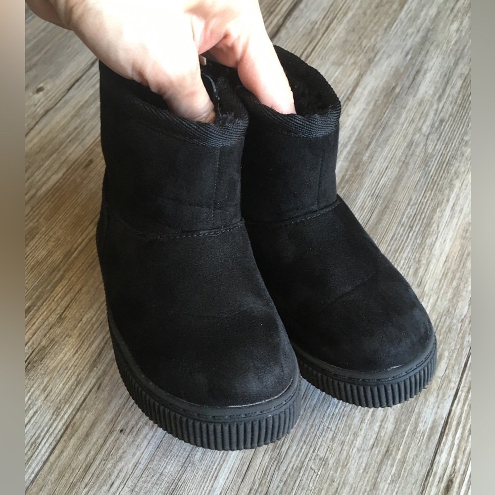 Cat & jack toddler girl black faux fur lining winter Boots size 8